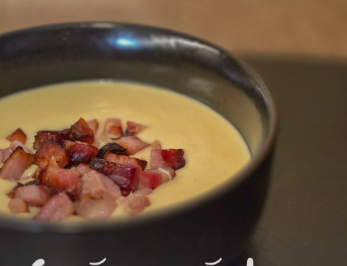 Supă cremă de usturoi copt cu bacon
