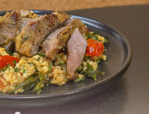 Curcan marinat pe pat de bulgur cu kale